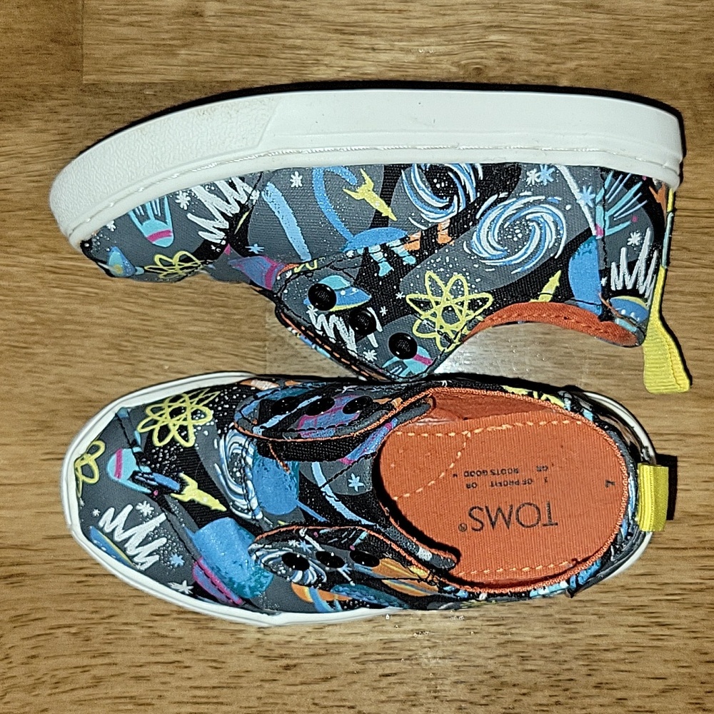 Boys Glow in the dark Tiny Toms
